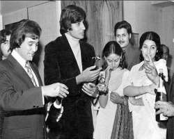 Rajesh Khanna consuming alcohol