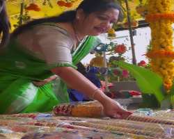 She loves to wear Indian traditional bangles and often shops at local markets.