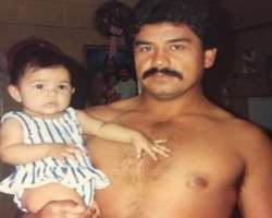 She posted her childhood photo with her father on the occasion of Father's Day in her Instagram posts in 2020.