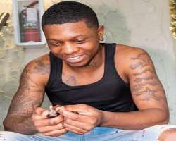 The star is a tattoo freak and has a number of tattoos on his hands, chest, neck, and other body parts.