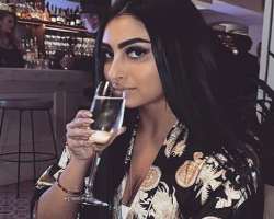 Tamaraxoxxo consuming alcohol