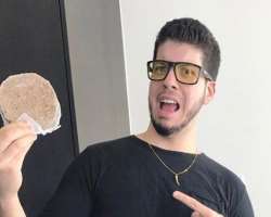 TypicalGamer eating non vegetarian food